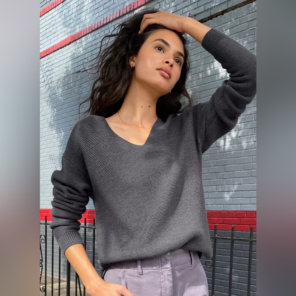 Aritzia Wilfred Free Wolton V-Neck Sweater